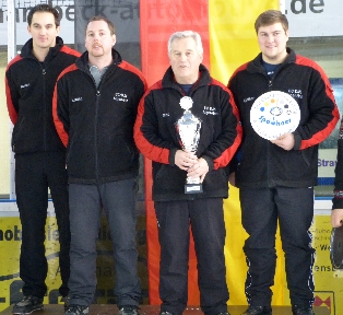 Auf dem Siegerpodest